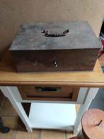 Antieke metalen geldkist kist, Ophalen