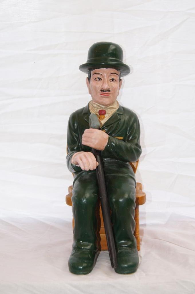 Charlie chaplin / Duitse politie man, Antiek en Kunst, Kunst | Beelden en Houtsnijwerken, Ophalen of Verzenden