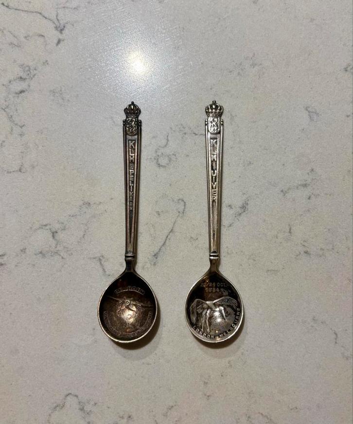 Zilveren KLM herdenkingslepels 'De Uiver' en 'De Pelikaan', Antiek en Kunst, Antiek | Bestek, Ophalen of Verzenden