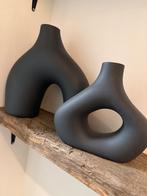 H&M Home vazen. Scandinavisch design in mat zwart (2 stuks), Huis en Inrichting, Ophalen, Zwart, Minder dan 50 cm, Glas