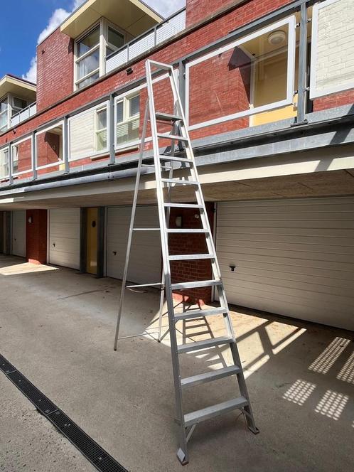 Altrex Trap - Zo Goed Als Nieuw, Doe-het-zelf en Verbouw, Ladders en Trappen, Zo goed als nieuw, Trap, 2 tot 4 meter, Opvouwbaar of Inschuifbaar