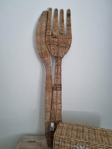 leuke spulletjes te koop , nachtkastjes ,plaid voor op bed. beschikbaar voor biedingen