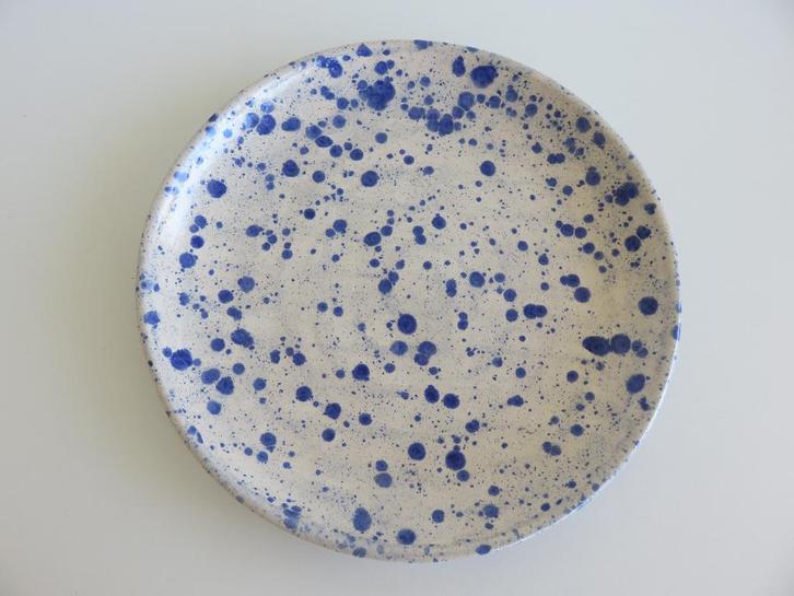 Handgemaakte keramieken witte schaal met blauwe vlekken d32, Huis en Inrichting, Woonaccessoires | Schalen en Manden, Nieuw, Schaal