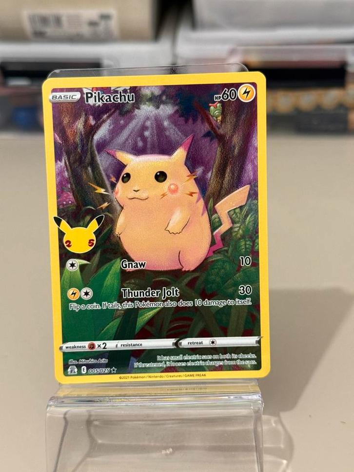 Pikachu 5/25 Celebrations Pokemon kaart, Hobby en Vrije tijd, Verzamelkaartspellen | Pokémon, Zo goed als nieuw, Ophalen of Verzenden