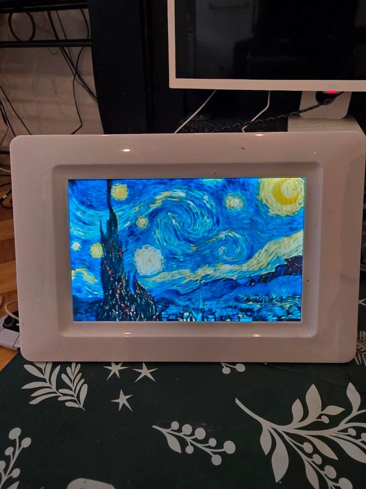 Digitale fotolijst 7 inch - Q.Media - Wit, Audio, Tv en Foto, Fotografie | Digitale fotolijsten, Gebruikt, Kleiner dan 8 inch