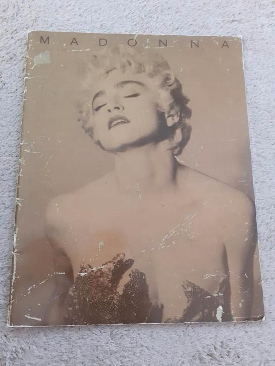 MADONNA TOURBOOK- WHO'S THAT' GIRL - WORLD TOUR 1987, Verzamelen, Muziek, Artiesten en Beroemdheden, Zo goed als nieuw, Boek, Tijdschrift of Artikel