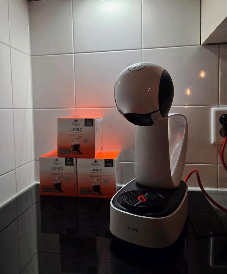 MOET ZSM WEG - Nescafé Dolce Gusto wit + cups, Witgoed en Apparatuur, Koffiezetapparaten, Gebruikt, Koffiemachine, 1 kopje, Ophalen
