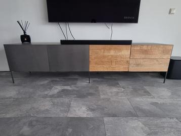 Tower Living Pandora TV-meubel 220 cm met lakschade. beschikbaar voor biedingen