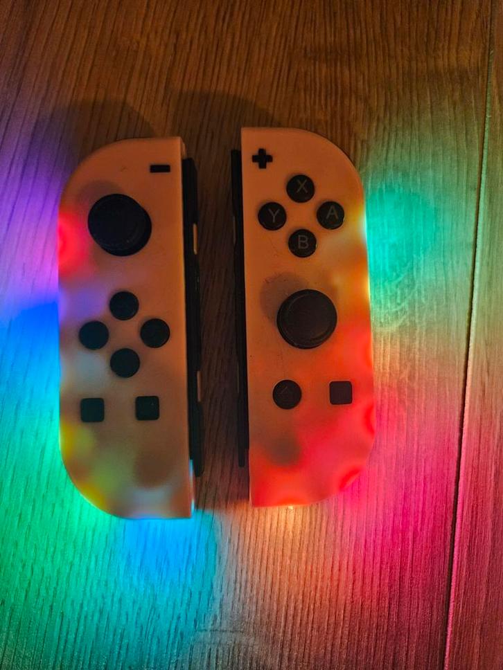 Nintendo Switch Joy-Cons + Oplader & Houders, Spelcomputers en Games, Spelcomputers | Nintendo Consoles | Accessoires, Gebruikt