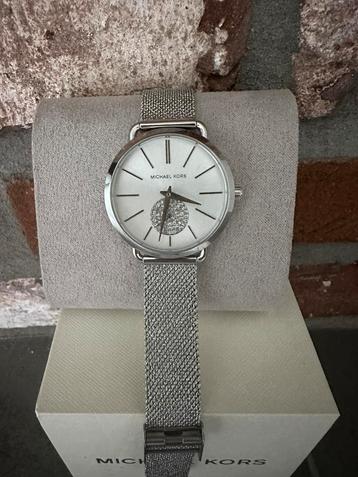 Nieuwstaat Michael Kors horloge Portia zilverkleurig beschikbaar voor biedingen