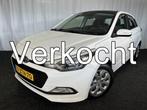 Hyundai i20 1.2 HP i-Motion Comfort ECC/CRUISE/PDC/TREKHAAK/, Gebruikt, 4 cilinders, Met garantie (alle), Wit