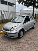 Toyota 2004 Grijs, 65 pk, 400 kg, Particulier, 870 kg