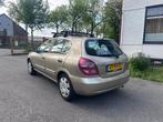 Nissan Almera 1.5 Acenta 2E EIGENAAR*NAP*AIRCO*METALLIC APK, Gebruikt, 4 cilinders, Beige, Bedrijf