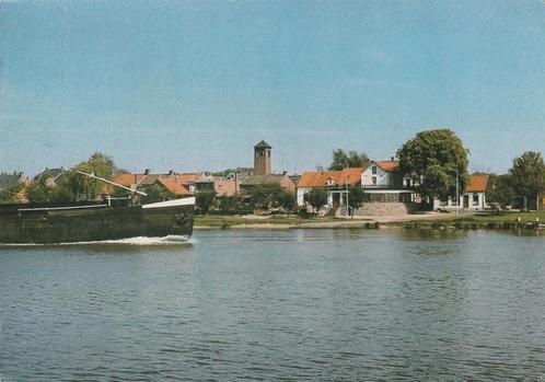 WELL Dorpsgezicht Maas, Verzamelen, Ansichtkaarten | Nederland, Gelopen, Limburg, 1980 tot heden, Verzenden