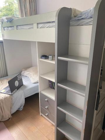 Ruime multifunctionele hoogslaper beschikbaar voor biedingen