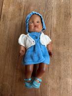 Oude babypop met ‘bewegende ogen’ en diverse kledingstukken, Ophalen of Verzenden