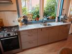 Keukenblok 224 cm lang (10 jaar oud), Ophalen, Zo goed als nieuw, Wit