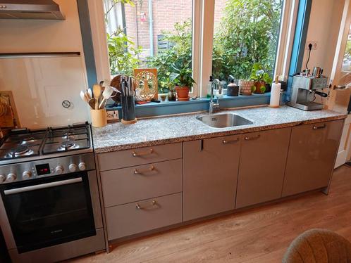 Keukenblok 224 cm lang (10 jaar oud), Huis en Inrichting, Keuken | Complete keukens, Zo goed als nieuw, Wit, Ophalen