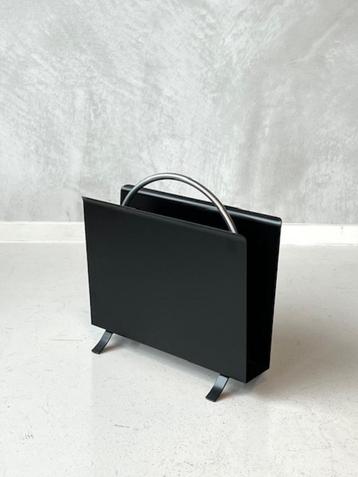 Gispen 1022 lectuurbak Dutch Originals design krantenbak beschikbaar voor biedingen