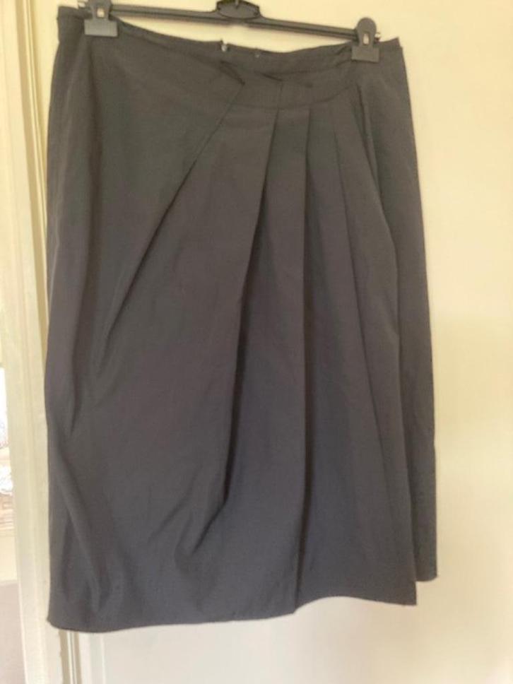 Pauw (feest)rok zwart, mooie details, zgan, maat 5= 44, Kleding | Dames, Rokken, Zo goed als nieuw, Maat 42/44 (L), Zwart, Onder de knie