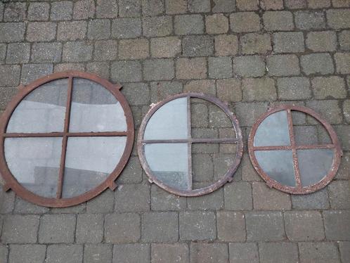 Drie mooie oude ronde gietijzeren stalramen., Doe-het-zelf en Verbouw, Glas en Ramen, Gebruikt, Minder dan 80 cm, Minder dan 80 cm