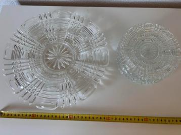 Antieke Glazen Schalen Set - Decoratief & Functioneel beschikbaar voor biedingen
