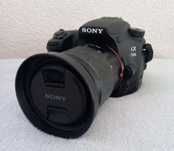 Sony A58 met Sony 18-70mm lens (3.5-5.6), batterij en lader  beschikbaar voor biedingen