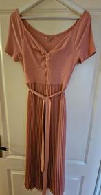 Roze Midi Jurk met Plooien - GUESS BRAND, Ophalen, Guess, Maat 42/44 (L), Nieuw