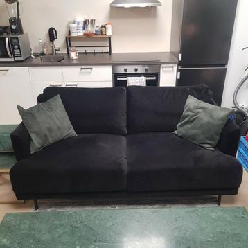2,5-zits bank van zwart fluweel