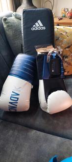 Bokshandschoenen en stoot/trap kussen van Adidas, Ophalen of Verzenden, Nieuw, Bokshandschoenen
