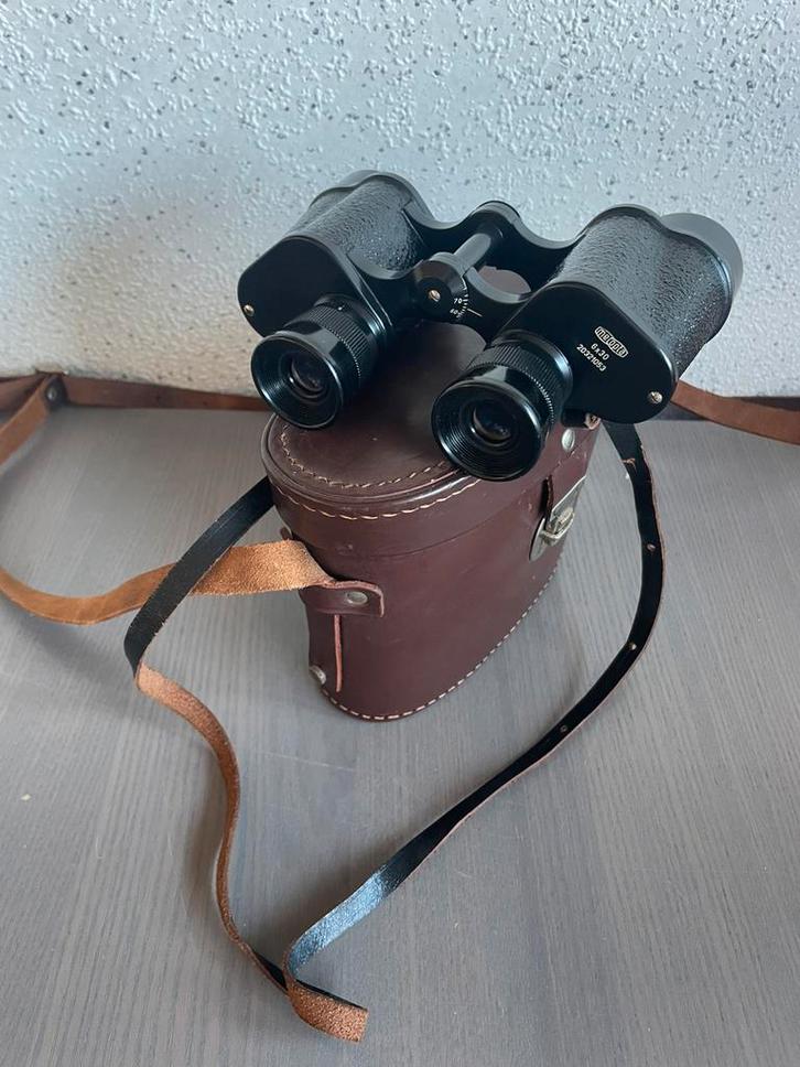 1953 Meopta verrekijker 6x30 in lederen beschermhoes, Audio, Tv en Foto, Optische apparatuur | Verrekijkers, Zo goed als nieuw