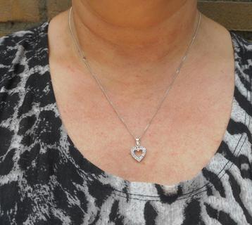 Zilveren ketting met hart hanger met steentjes nr.791 beschikbaar voor biedingen