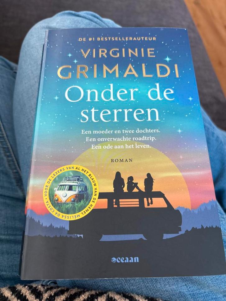 Onder de sterren - Virginie Grimaldi, Boeken, Romans, Gelezen, Nederland, Ophalen of Verzenden