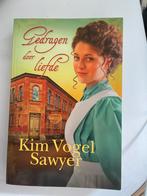 Kim Vogel-Sawyer - Gedragen door liefde, Ophalen of Verzenden, Zo goed als nieuw, Kim Vogel-Sawyer, Amerika
