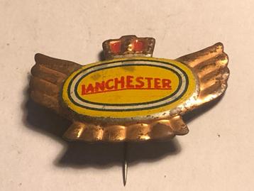 Metalen LANCHESTER MOTORMERK Speld (Geel/Rood/Blauw/Goudkl). beschikbaar voor biedingen