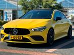 Blikvanger! Mercedes-Benz CLA AMG line met panorama dak, Auto's, Mercedes-Benz, 136 pk, Zwart, Dealer onderhouden, Sedan