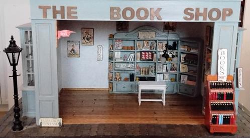 Te koop: Jacominis Bookshop, Verzamelen, Poppenhuizen en Toebehoren, Zo goed als nieuw, Poppenhuis, Ophalen