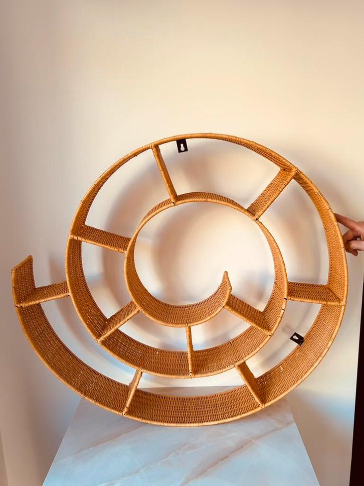 Mooi groot vintage rotan rond cd rek wandrek interieur, Huis en Inrichting, Woonaccessoires | Cd- en Dvd-rekken, Zo goed als nieuw