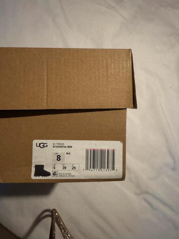 Zwarte UGG W Essential Mini Laarzen - Maat 39, Kleding | Dames, Schoenen, Nieuw, Lage of Enkellaarzen, Zwart, Ophalen of Verzenden