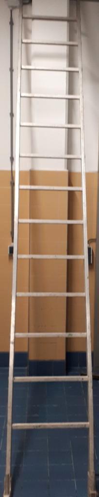 Ladder staal 420cm beschikbaar voor biedingen