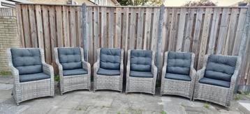6 wicker tuinstoelen met kussens als nieuw beschikbaar voor biedingen