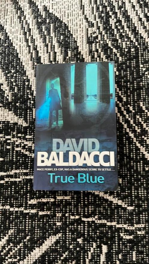 Boek True blue te koop, Boeken, Detectives, Gelezen, Ophalen of Verzenden