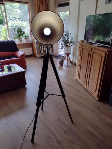 Metalen verstelbare zwarte lamp in diverse  beschikbaar voor biedingen