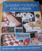 Speelse motiefjes in kruissteek doeboek borduren, Verzenden, Zo goed als nieuw, Patroon