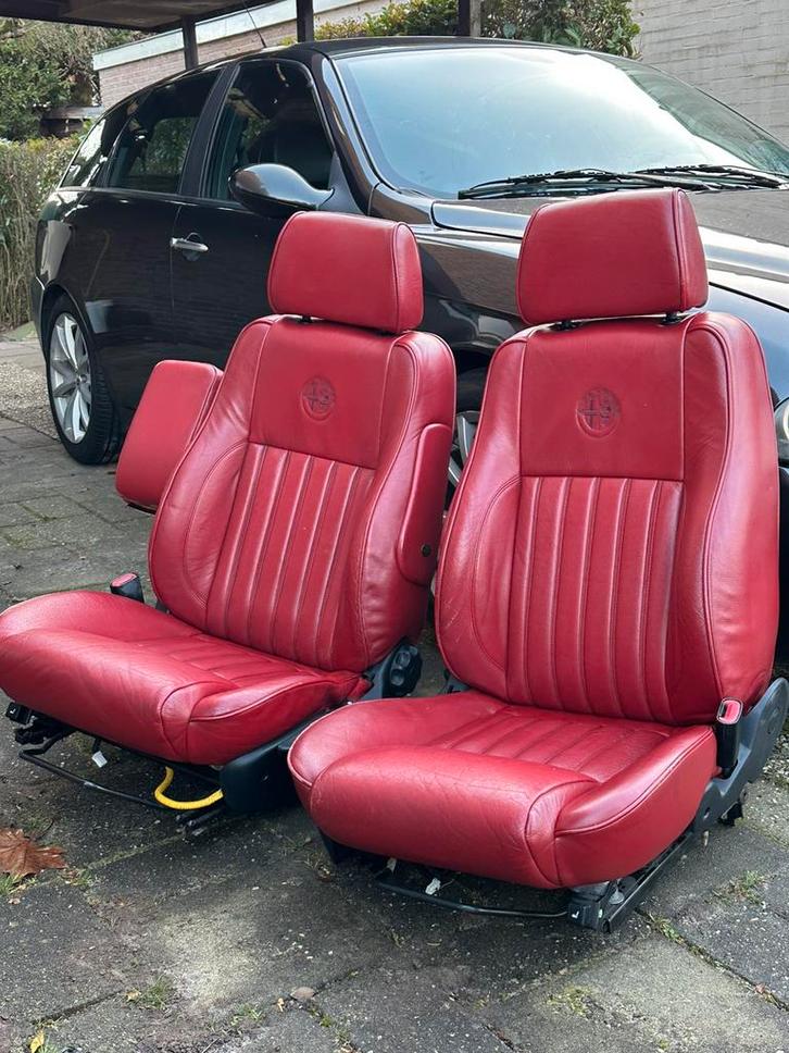 Momo leder Alfa Romeo 156 voorstoelen - origineel - rood, Auto-onderdelen, Interieur en Bekleding, Alfa Romeo, Ophalen