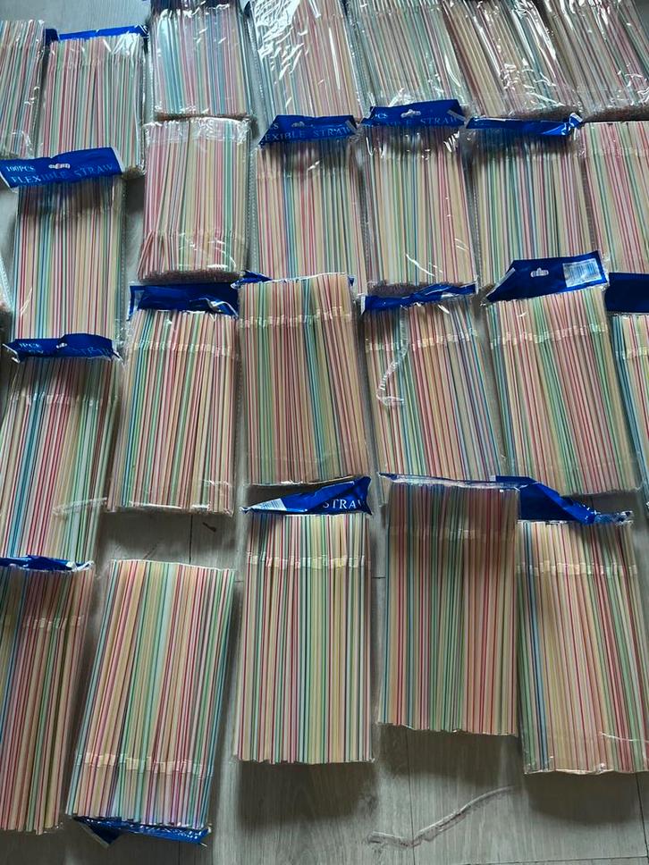 Plastic rietjes 100stuks per pak, Hobby en Vrije tijd, Feestartikelen, Nieuw, Feestartikel, Ophalen