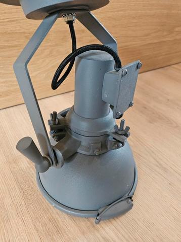 Woonkamer lamp beschikbaar voor biedingen