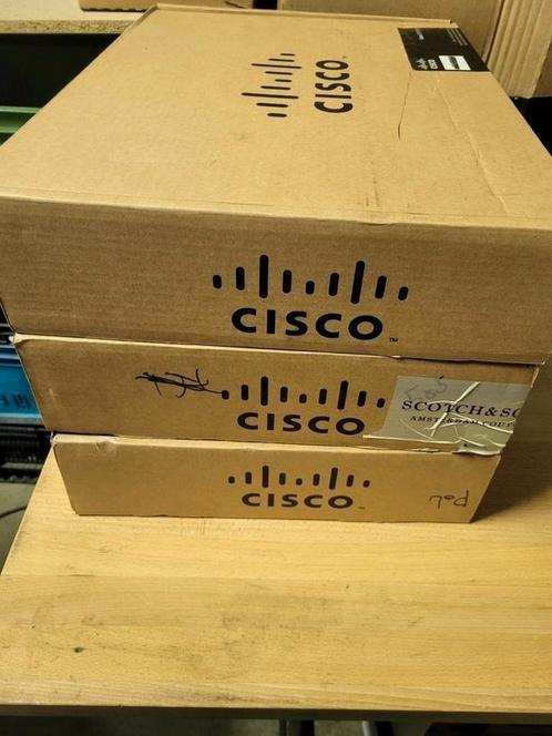 NIEUW IN DOOS cisco sf220-24p smart plus switch, Computers en Software, Routers en Modems, Nieuw, Ophalen