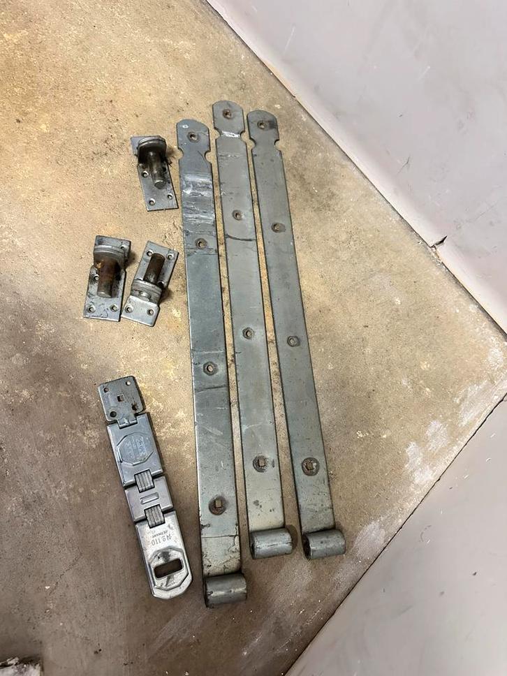 Scharnieren en Sluitwerk Set, Doe-het-zelf en Verbouw, Hang- en Sluitwerk, Gebruikt, Scharnier, IJzer, Ophalen of Verzenden