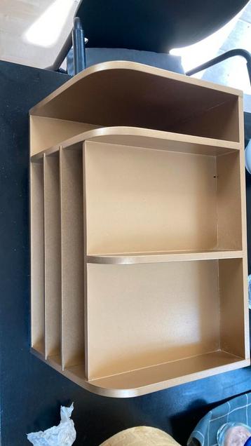 Gouden houten  bureauorganizer beschikbaar voor biedingen